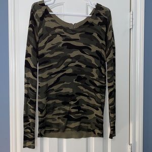 Torrid Long Sleeve Camo Top Size 00